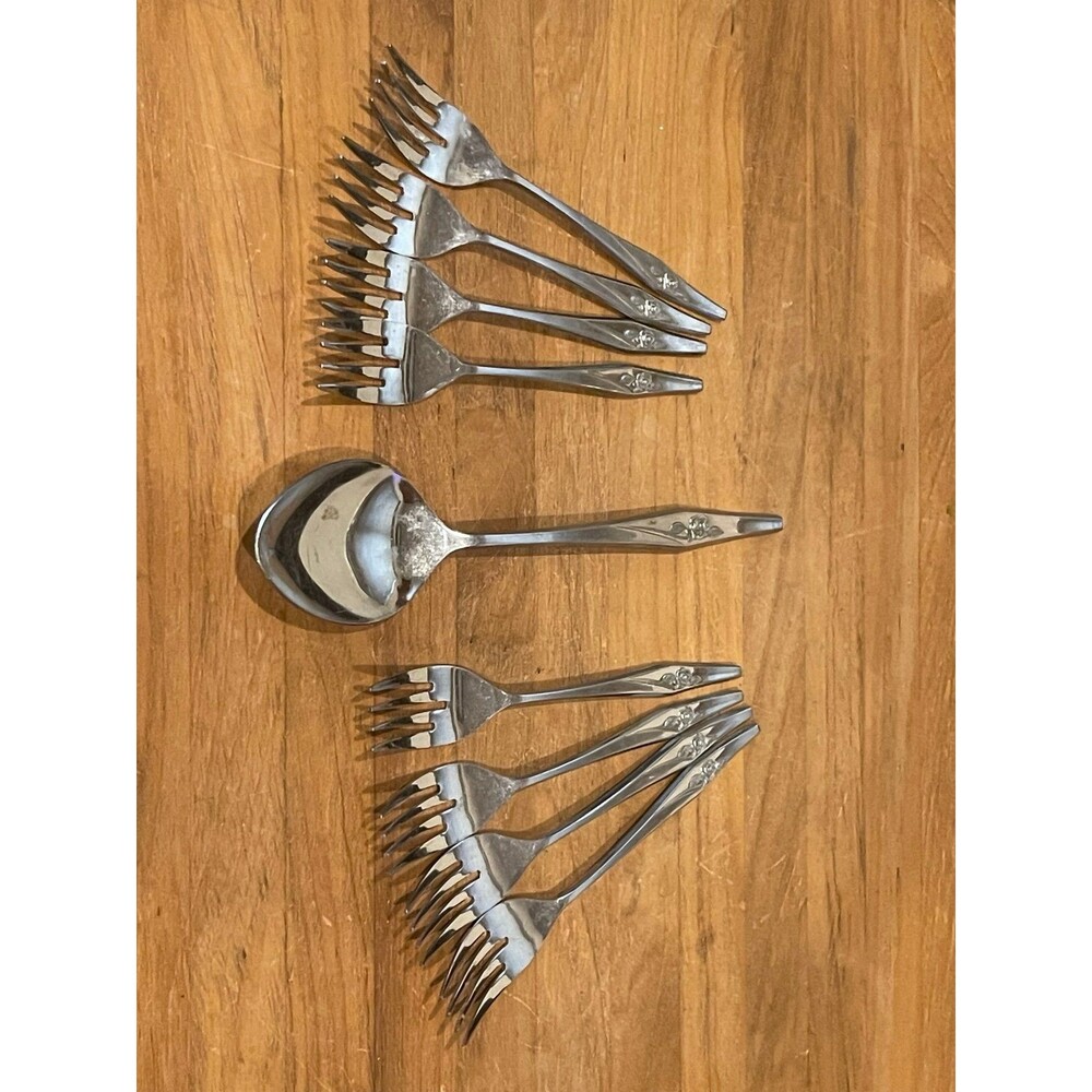 Lasting Rose 9 piece flatware 8 lunch forks and a serving spoon